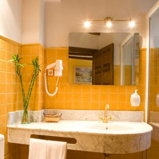 Escapada de 2 Noches con Opción a Desayuno en Hotel Rural El Pilaret (Azanuy, Huesca)