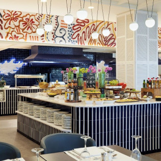 Escapada con Desayuno en el Hotel H10 Estepona Palace 4* (Málaga) 
