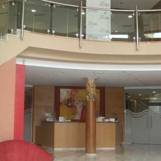 Escapada en Hotel Fonda Neus y Visita a Celler Kripta con Cata para dos (Sant Sadurní d’Anoia, Barcelona)