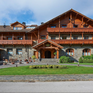 Circuito Spa y Comida o Cena en Hotel Grèvol Spa 4* (Llanars, Girona)