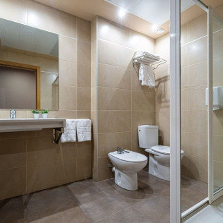 Escapada y Desayuno en Hotel Iraipe Santuario De Arantzazu (Oñate, Guipúzcoa)