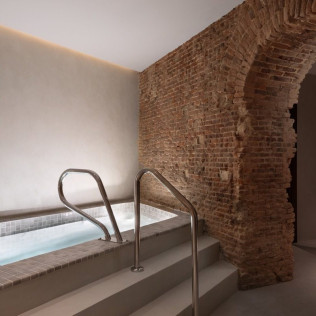 Masaje Relajante, Relajación en Baño, Cóctel y Tapa de Autor en Elysium Luxury Wellness @ JW Marriott Madrid 5* (Madrid)