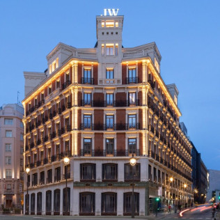 Masaje Relajante, Relajación en Baño, Cóctel y Tapa de Autor en Elysium Luxury Wellness @ JW Marriott Madrid 5* (Madrid)