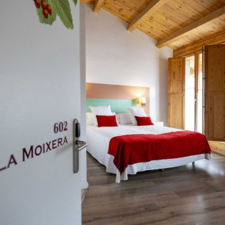 Escapada con Desayuno, Bañera y Opción a Masaje en Hotel La Freixera 4* (Solsona, Lleida)