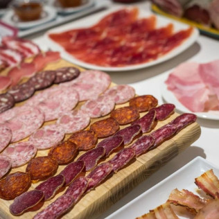 Escapada con Desayuno, Bañera y Opción a Masaje en Hotel La Freixera 4* (Solsona, Lleida)