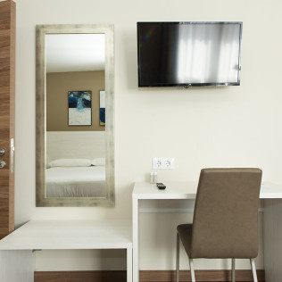 Escapada con Desayuno y Opción a Habitación Superior en Hotel La Terraza (Miño, A Coruña)