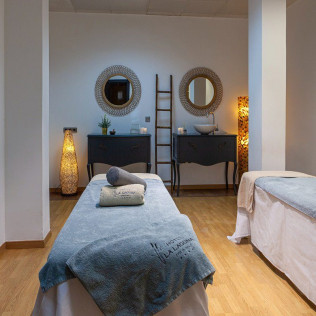 Suite Royal Therapy: Masaje Relajante para dos en La Laguna Spa & Golf (Rojales, Alicante)