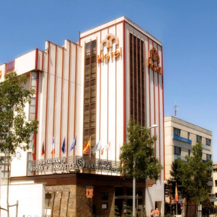 Escapada con Desayuno en Hotel AR Los Arcos 4* (Segovia)