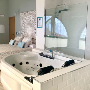 Escapada con Bañera Hidromasaje en Akla Hotel Mérida 4* (Mérida, Badajoz)