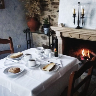 Escapada con Desayuno en Hotel Rural Mesa del Conde (San Felices de los Gallegos, Salamanca)