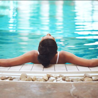 Spa, Peeling con Hidratación de Espalda y Piscina en Spa del Hotel Monarque Fuengirola Park 4* (Fuengirola, Málaga) 