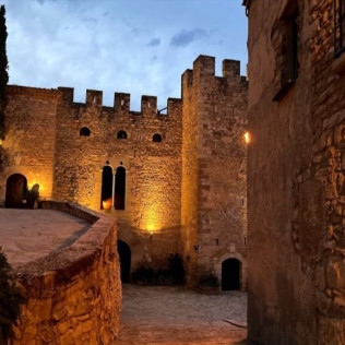 Comida o Cena para dos en Montsonís Medieval Resort (Lleida)