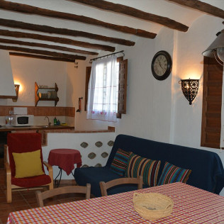 Escapada de 1 o 2 Noches con Desayuno en Vivienda Turística Casas Cueva el Mirador de Orce (Orce, Granada)