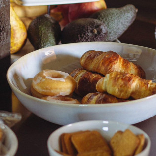 Escapada de 1 ó 2 Noches con Desayuno y Botella de Cava en Hotel Palacio La Casona de Cerrazo (Cerrazo, Cantabria)
