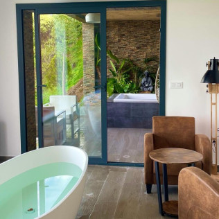 Escapada Relax con Jacuzzi en Hotel Petit Mirador 3* (Torrelles de Llobregat, Barcelona)