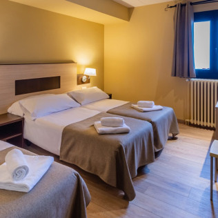 Escapada de 2 Noches con Desayuno en Hotel Port 1730 (Port del Comte, Lleida)