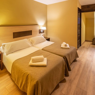 Escapada de 2 Noches con Desayuno en Hotel Port 1730 (Port del Comte, Lleida)