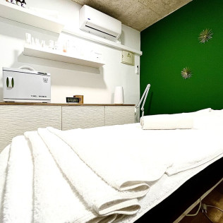Masaje Love Secret para dos con Champagne y Chocolate en Millenium Spa - Hotel Puente Real 4* (Torremolinos, Málaga)