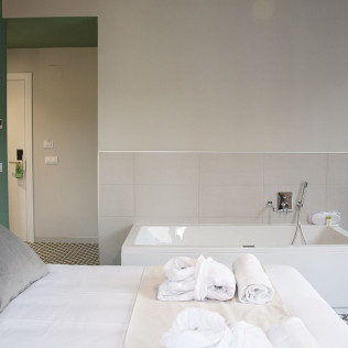 Escapada con Bañera de Hidromasaje en You&Co Hotel Quart Boutique (Valencia)