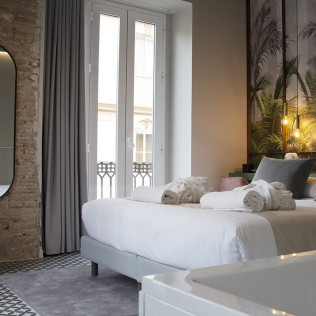 Escapada con Bañera de Hidromasaje en You&Co Hotel Quart Boutique (Valencia)