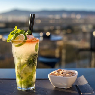 Cena para dos en Restaurante B-Lounge del Hotel Barceló Raval 4*S y Copa en la Terraza-Mirador 360º (Barcelona)
