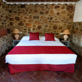 Escapada con Desayuno y Visita a Bodega en Hotel Monasterio Rocamador (Almendral, Badajoz)