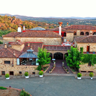 Escapada Romántica con Desayuno en Hotel Monasterio Rocamador (Almendral, Badajoz)