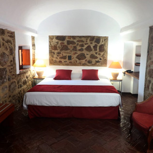 Escapada con Desayuno y Visita a Bodega en Hotel Monasterio Rocamador (Almendral, Badajoz)