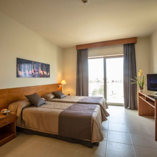 Escapada de 2 Noches con Desayuno en Hotel Rull (Deltebre, Tarragona)