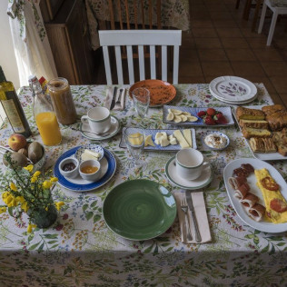 Escapada con Jacuzzi Privado y Comida o Cena en Casa das Fiadeiras o A Casa de Anxo e Samu (Muxía, A Coruña)