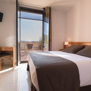 Escapada de 2 Noches con Desayuno en Hotel Rural Alta Garrotxa (Tortellà, Girona)