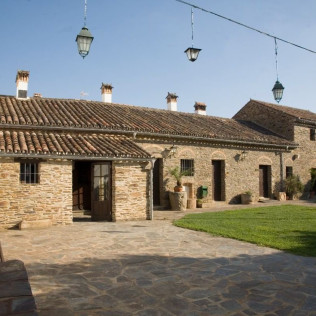 Escapada de 2 Noches con Desayuno en Hotel Rural Soterraña (Madroñera, Cáceres)