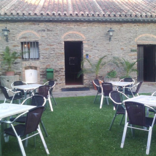 Escapada de 2 Noches con Desayuno en Hotel Rural Soterraña (Madroñera, Cáceres)