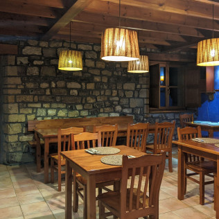Escapada con Bañera Hidromasaje, Cena, Sidra y Bombones en Hotel Rural El Rexacu (Bobia de Arriba, Asturias)