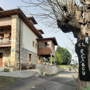 Escapada con Bañera Hidromasaje, Cena, Sidra y Bombones en Hotel Rural El Rexacu (Bobia de Arriba, Asturias)