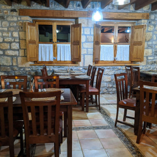 Escapada con Bañera Hidromasaje, Cena, Sidra y Bombones en Hotel Rural El Rexacu (Bobia de Arriba, Asturias)