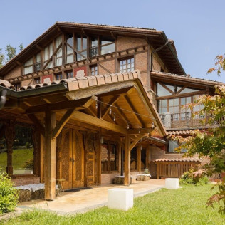 Escapada con Bañera Hidromasaje en Hotel & Spa Etxegana (Vizcaya)