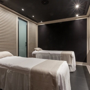 Zona de Aguas, Love Massage y Copa de Cava para dos en Seventy Spa del Hotel Seventy Barcelona 4* (Barcelona)