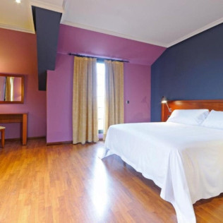 Escapada de 2 Noches con Masaje o Cena en Habitación Doble o Suite con Jacuzzi de Hotel Segovia Sierra de Guadarrama 4* (Segovia)