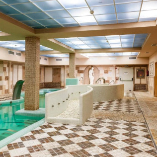 Escapada Romántica con Circuito Spa y Comida o Cena en Hotel Comendador 4* (Carranque, Toledo)