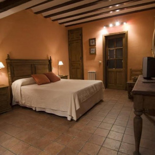 Escapada en Hotel con Spa y Visita a Bodega y Museo del Vino con Cata para dos (Madrid)