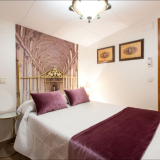 Escapada con Desayuno en Hotel Villa San Jorge con Visita Guiada y Cata de Vinos en Bodega ENATE (Huesca)