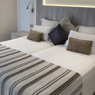 Escapada con Vistas al Mar y Spa en Hotel Vistabella 5* (Roses, Girona)