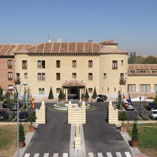Escapada en Hotel Cándido 4* y Vuelo en Globo para dos con Cava, Almuerzo y Reportaje de Fotos y Vídeo (Segovia)