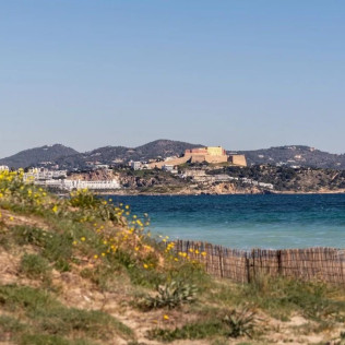 Mesa para dos: Comida o Cena para dos personas en Parador de Ibiza (Ibiza)