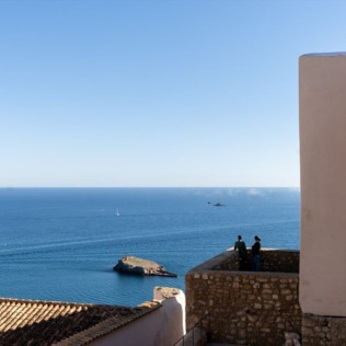 Mesa para dos: Comida o Cena para dos personas en Parador de Ibiza (Ibiza)