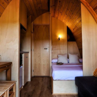 Escapada de 2 Noches con Opción a Desayuno en Cork Valley (Navahermosa, Toledo)