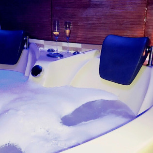 Circuito Relajante con Tratamientos, Aromaterapia y Jacuzzi Privado para dos en MiSpa Centro E.I.S. (Las Palmas)
