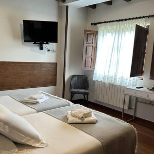 Escapada Romántica: 2 Noches con Circuito Spa en Complejo San Marcos Posada Spa (Santillana del Mar, Cantabria)