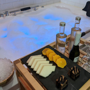 Jacuzzi Privado con Opción a Masaje para dos en Hotel Spa Odeón 4* (Ferrol, A Coruña) - De lunes a sábado